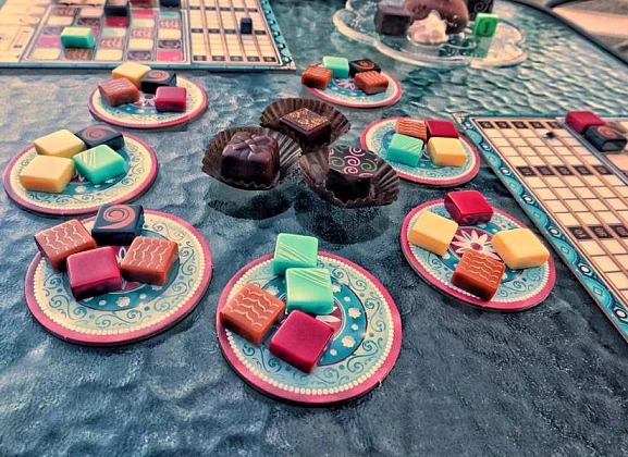 Настільна гра Азул. Майстер-шоколатьє (Azul. Master Chocolatier) En + QR-код укр. правил, бренду Next Move Games, для 2-4 гравців, час гри < 30хв. - 5 - KUBIX