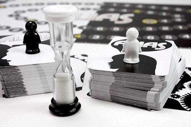 Настольная игра АЛИАС Мужчины против женщин (Alias: Women vs. Men) Элиас, бренду Tactic, для 4-12 гравців, час гри < 60мин. - 3 - KUBIX