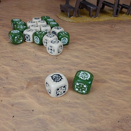 Набор кубиков Crosshairs Compact D6: Бежевый и Оливковый набор кубиков - 3 - KUBIX